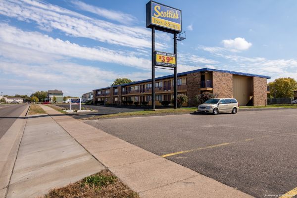 Scottish Inns and Suites Eau Claire
